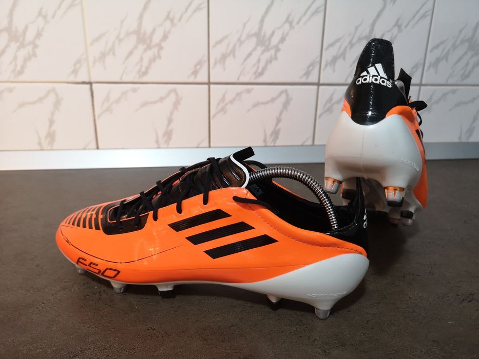 Vând ghete de fotbal profesionale Adidas F50 in stare foarte buna
Nr