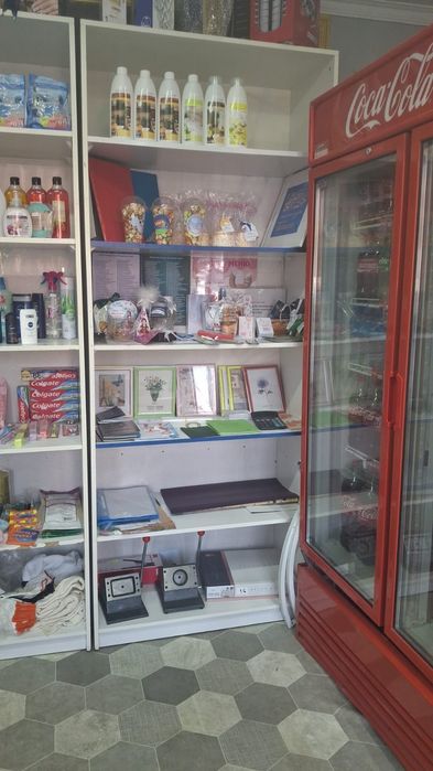 Стелаж . Стеклянной стелаж