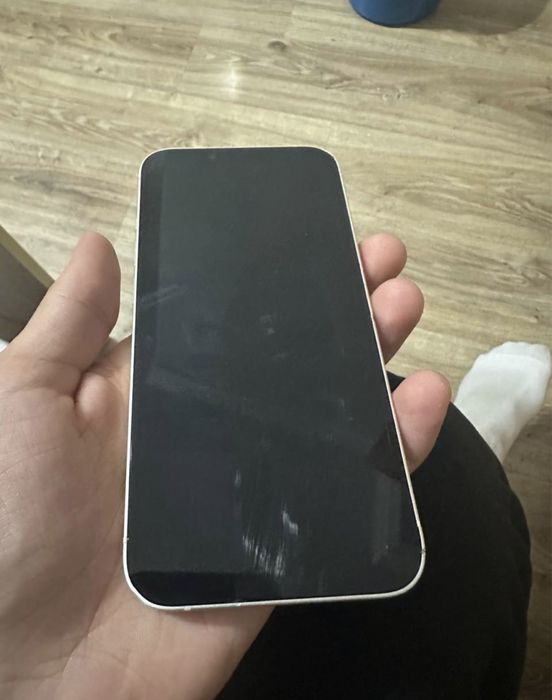 Продам айфон 13 белый