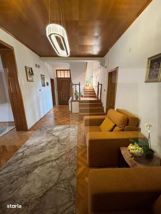 Casa moderna, cu sauna, 7 camere, pompa de caldura si panouri fotovolt