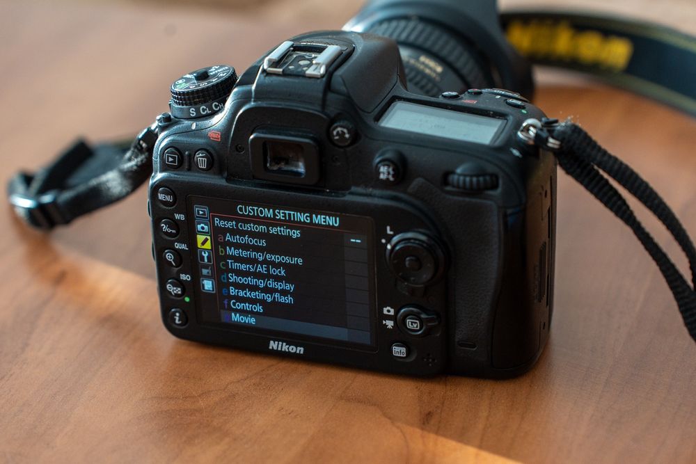 Nikon  D7100 + обектив 16-85 mm + светкавица