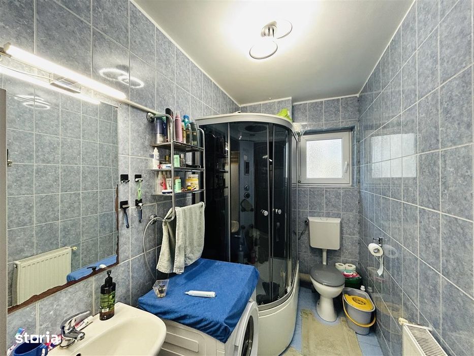 Apartament la vila, cu 3 camere si balcon, etaj 1, zona buna