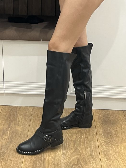 Продам зимние сапоги от баскони