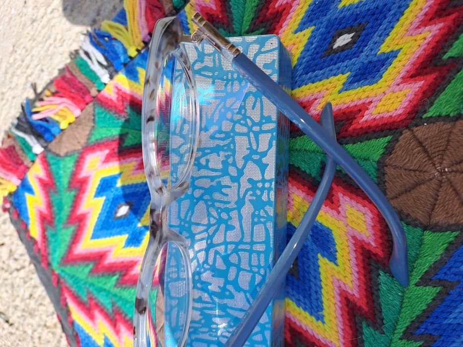 Продавам нови рамки GUESS