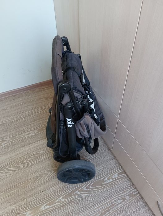 Продам коляску joie