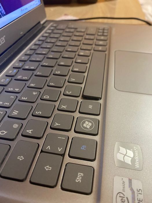 Vând laptop Acer aspire s3 super slim