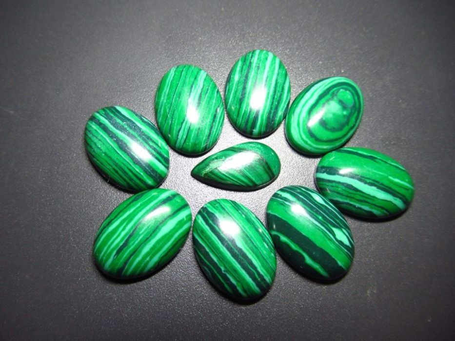 Изумруди,Рубин Зоисит,Ларимари,Шпинел,Опушен кварц,Опали,Рубини