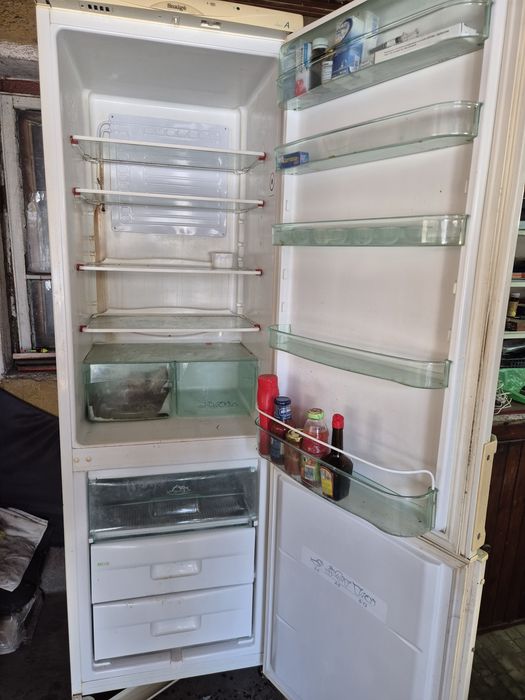 Хладилник с фризер