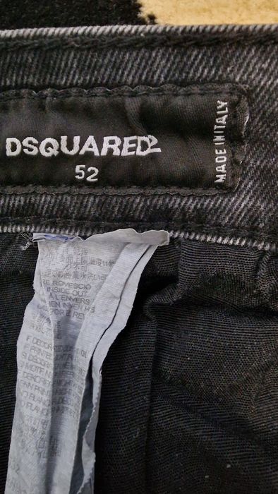 Blugi Dsquared2 mărimea 52.