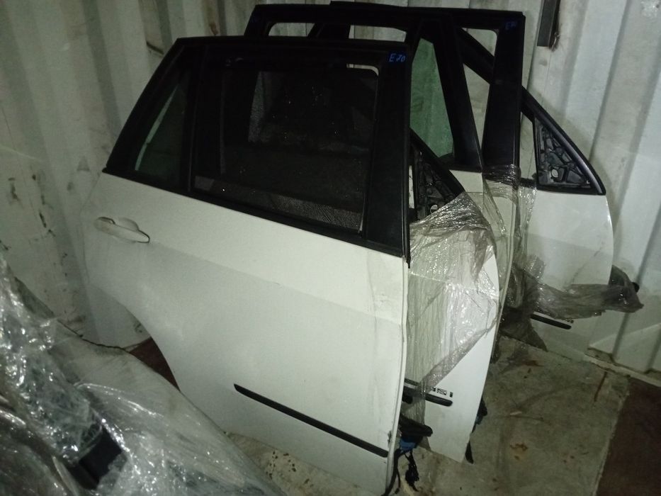 Задняя правая дверь BMW X5 E70