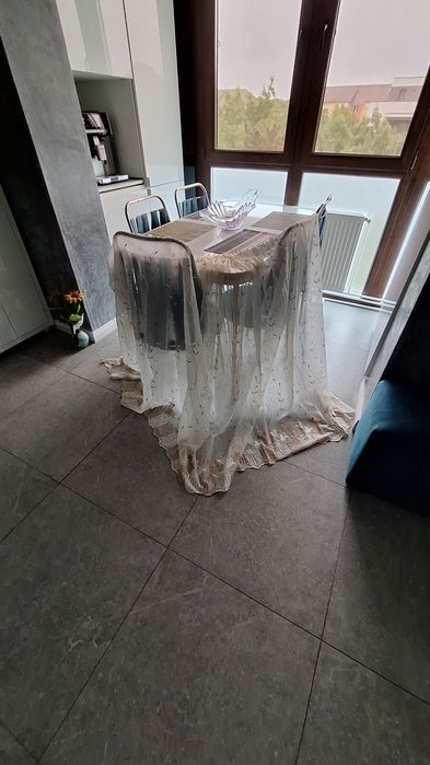 Vând perdea in stare foarte buna