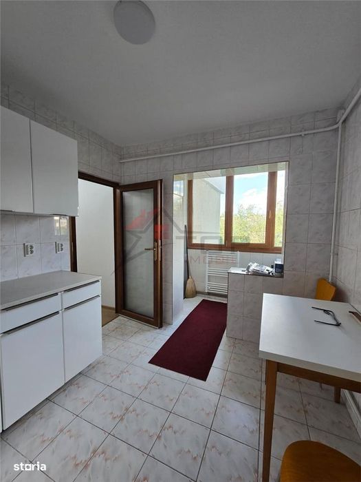 Zimbru - Tigarete, 3 camere decomandat 81mp, bloc din 91