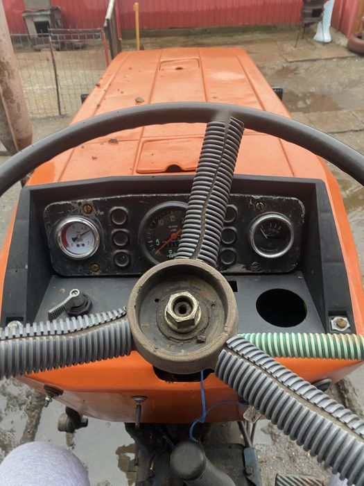 Vand tractor 445  pret 4500€