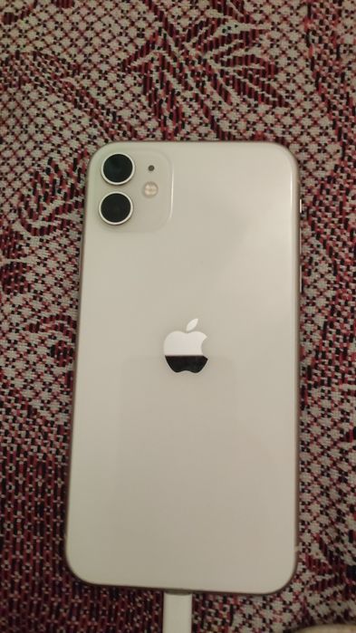 продаю 11 Белый 128гб