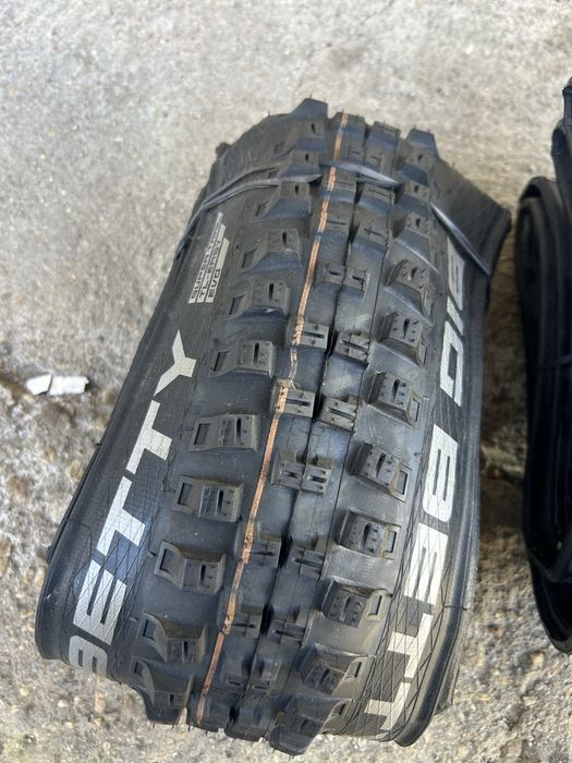 Чисто нови гуми Schwalbe Tires