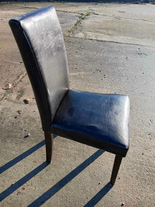 Трапезни кожени столове