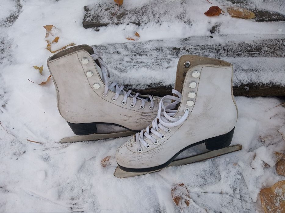 Продам коньки фигурные р-ры от 30-35