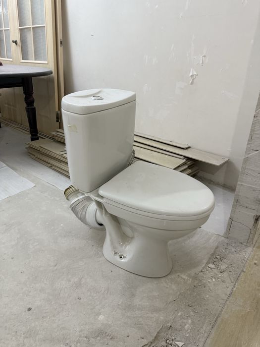 Продается унитаз белый