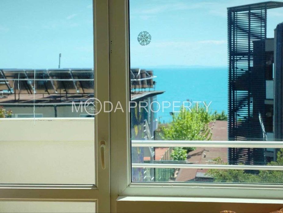 Продава се тристаен апартамент в град Свети Влас, 100 метра от морето!