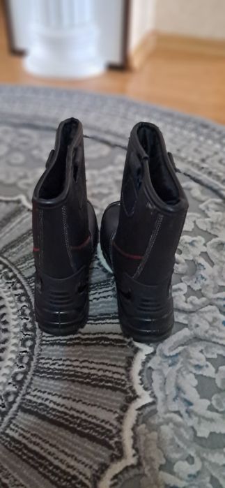 Сапоги зимние хорошего качества.