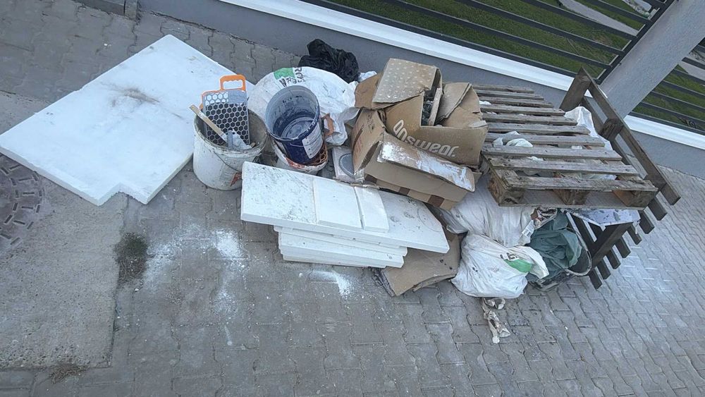 curatenie si eliberare gunoi bloc , Demolam pereti din BCA, caramida si rigips