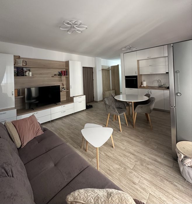 Inchiriez apartament 3 camere Floresti, Sub Cetate