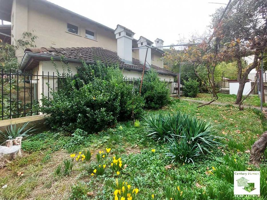 Дава се под наем Къща в Велико Търново, Стара част - 132 кв.м за 700 € - Снимка #17