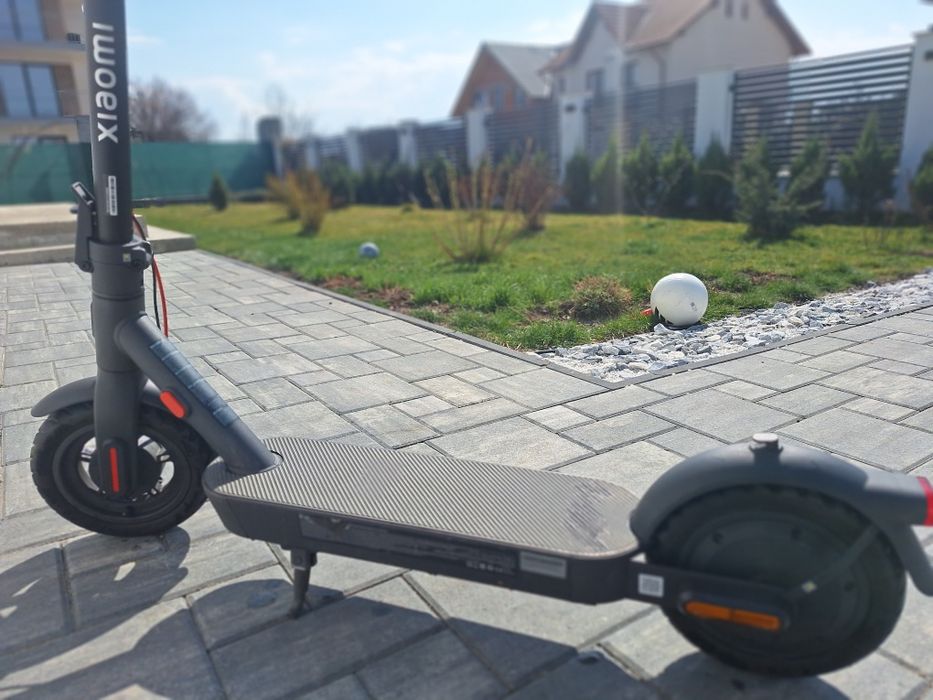 Vând trotinetă electrică XIAOMI 4 PRO GEN 2, 10 inch, pliabilă, negru