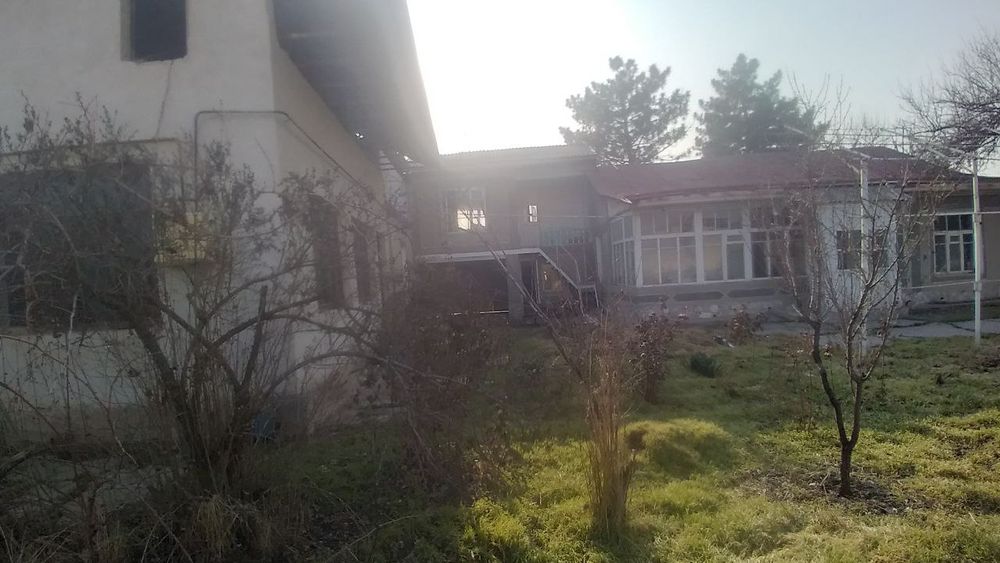 Hovli 16 sotix krestikda joylashgan