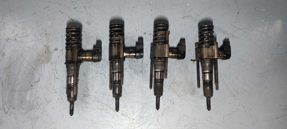 Injector injectoare volkswagen vw golf 5 hatchback BMN cod 03G130073M