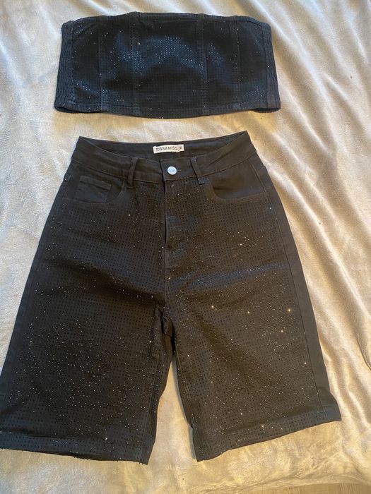 Комплект горно и долно на камъчета. Размера е М