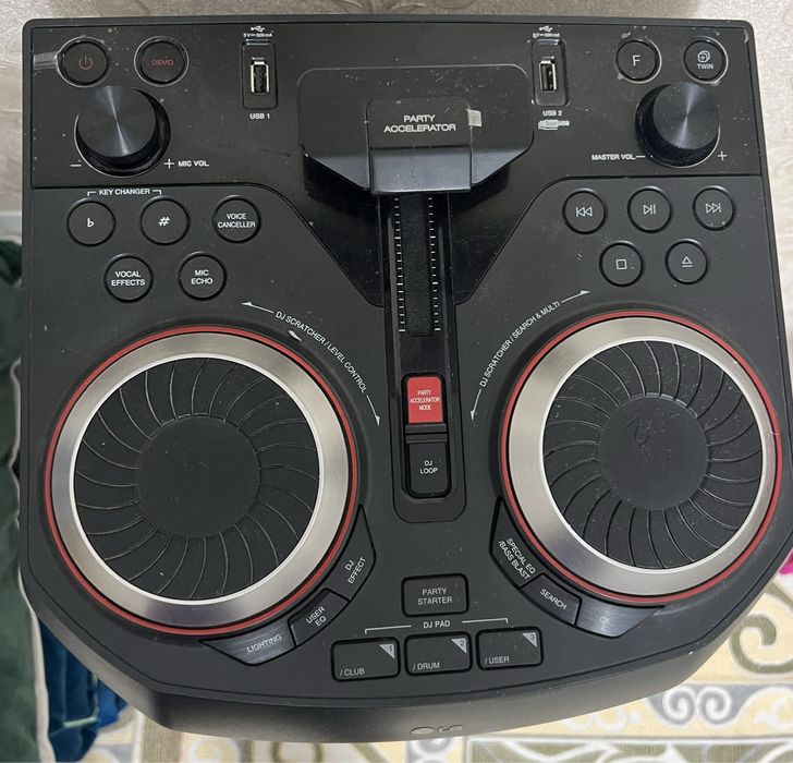 Продается музыкальный центр