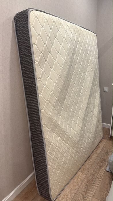 Матрац 180*200 в хорошем состоянии