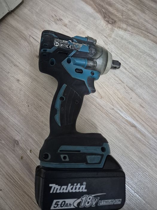 Dtw 285  18v impact makita brushless
