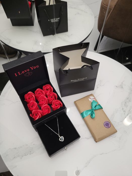 Подарок на 8 марта женский день