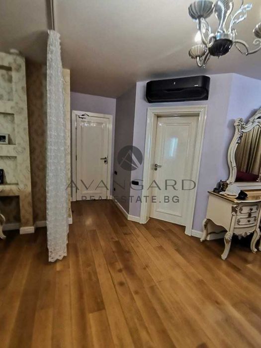 оф.11026 Многостаен с Паркомясто Герджика