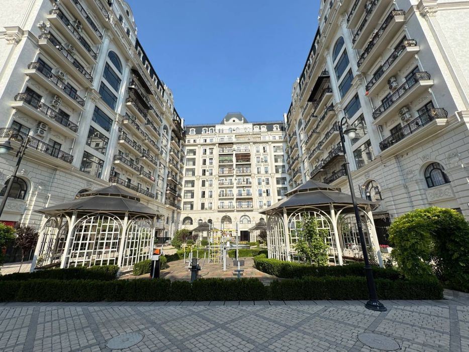 Продается 4/4/10 Жк Казахстан в центре