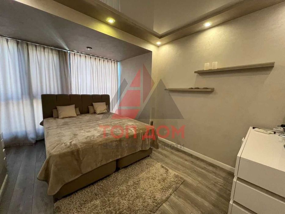 Дава се под наем Тристаен апартамент в Варна, Център - 74 кв.м за 1100 € - Снимка #19