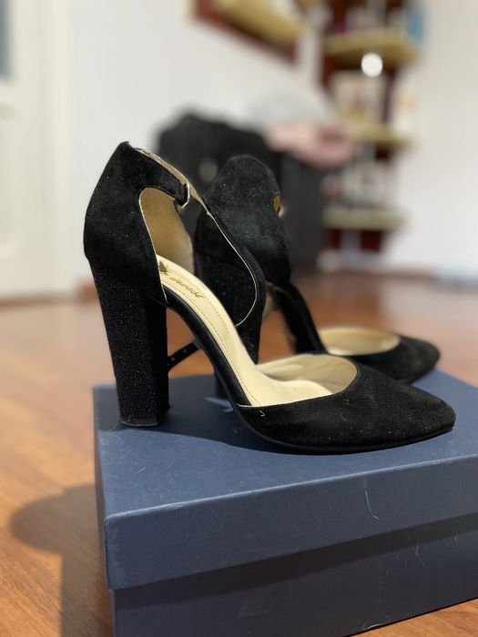 Pantofi eleganți din piele