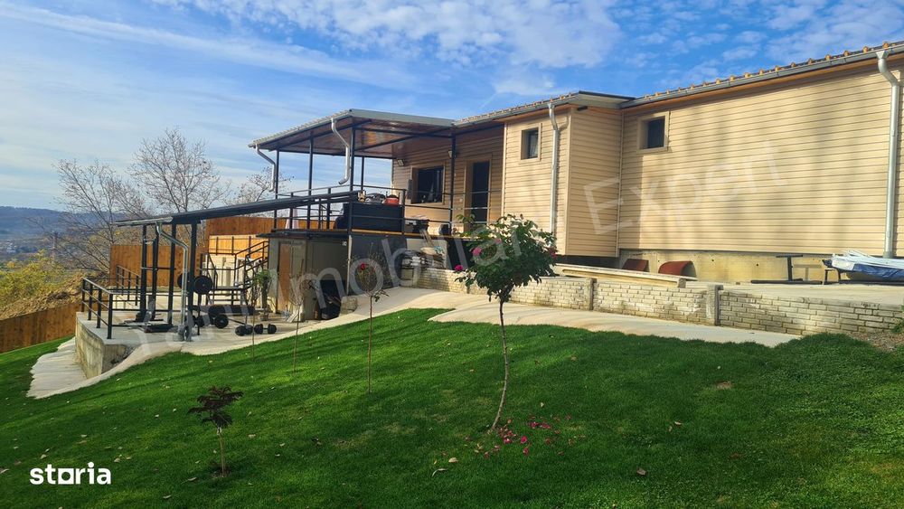 Casă de vânzare în Curtea de Argeș, strada Anghelești.