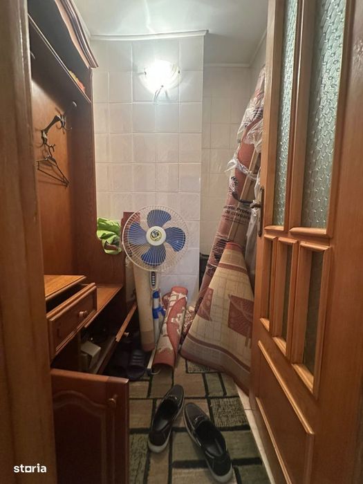 - Buzaului B-uri! Apartament 3 camere, etaj 2.