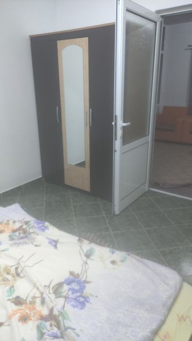 Închiriez cameră la curte intrare separat!