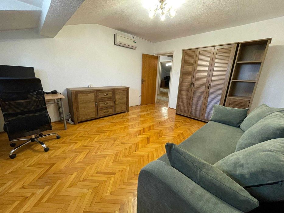 Inchiriez apartament cu 3 camere, direct proprietar, spatios, zona Luica