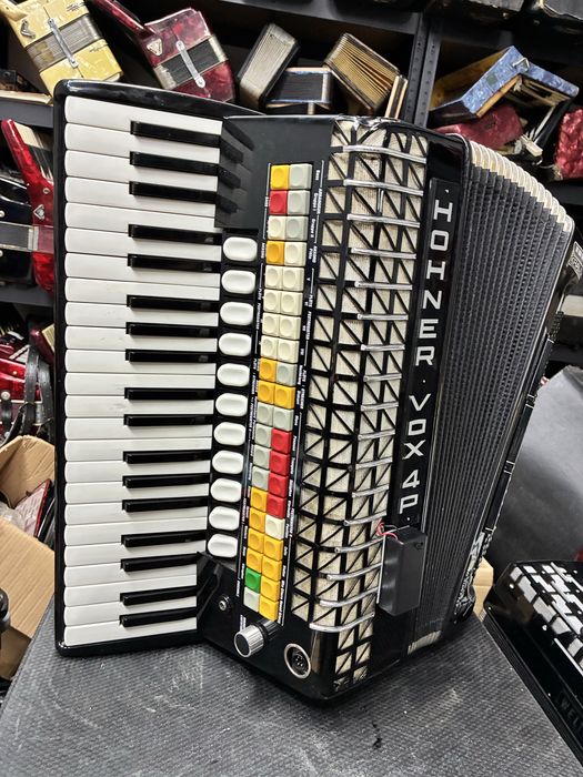 Acordeon Hohner Atlantic IV N deluxe Vox4 cu amplificare 120 basi
