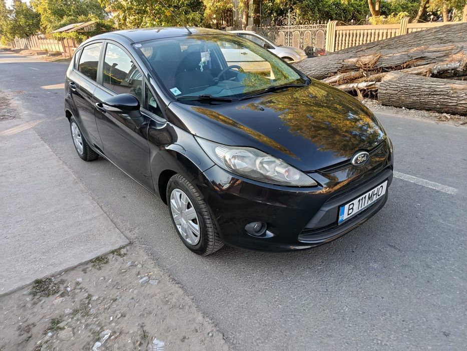 Vând Ford Fiesta 2010