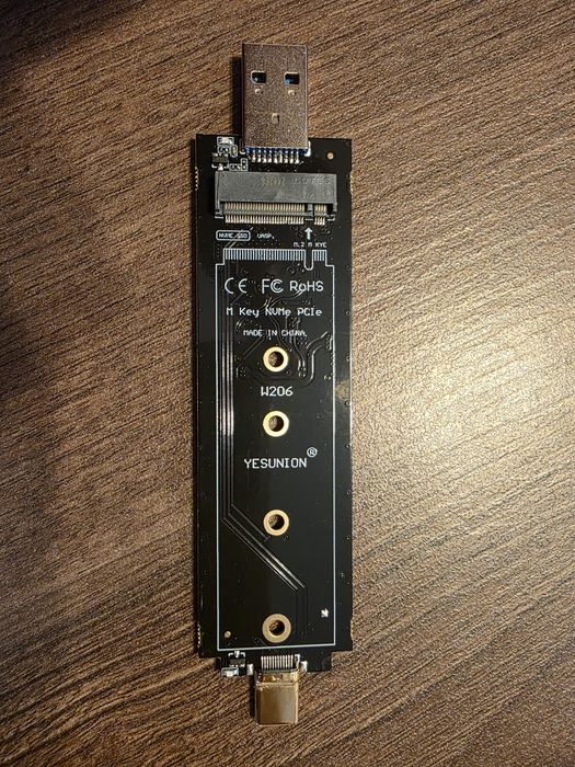 Адаптер с 512gb  NVMe disk към usb A/usb C