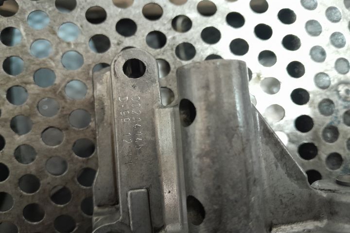 Pompa ulei 06A115105B 06A115105B Volkswagen VW Golf a 4-a generatie
