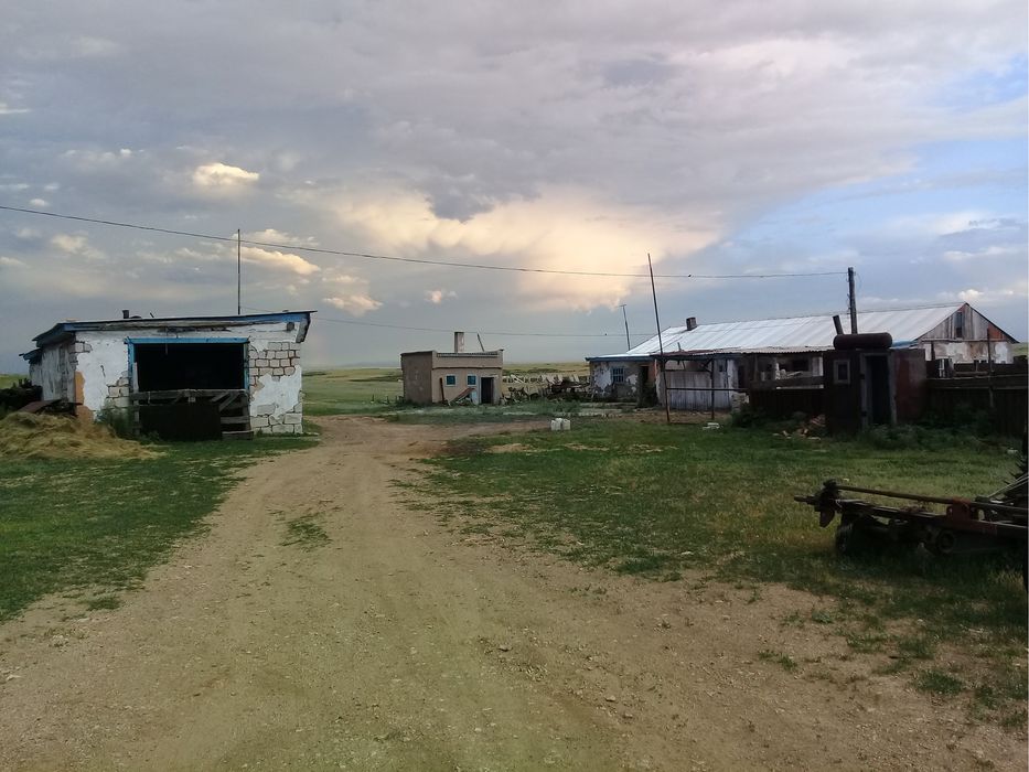 Крестьянское хозяйство дом базы земли техника