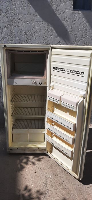 Холодильник б.у  в хорошем состояние