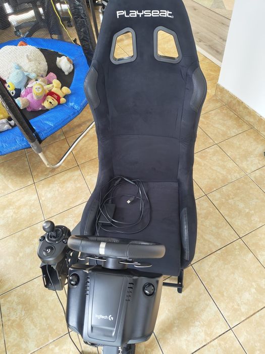 Scaun Gaming Playseat Evolution M Alcantara plus  Volan Logitech Drivi